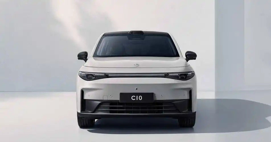 Средний размер кроссовер Leapmotor C10 Gray 530 Comfort Edition Электрический семейный внедорожник